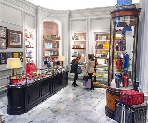 bergdorf goodman nyc goyard